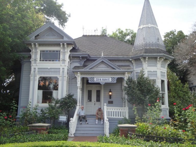 Victorian or Victorian?
